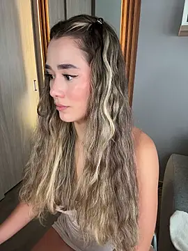 FridaKlein online show from December 18, 8:35 pm