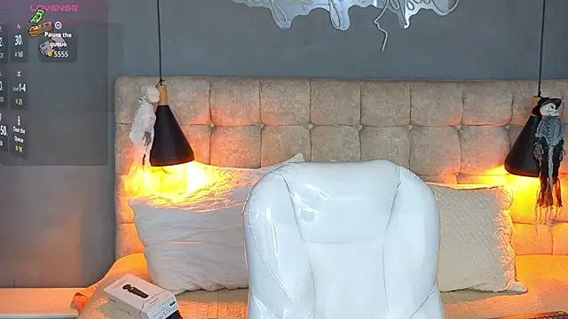 Laia and Aloby online show from October 15, 10:45 pm