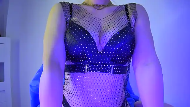 Sissy-Bee online show from May 1, 6:00 pm