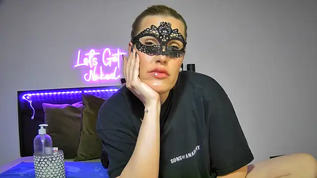 Sissy-Bee online show from June 5, 7:09 pm