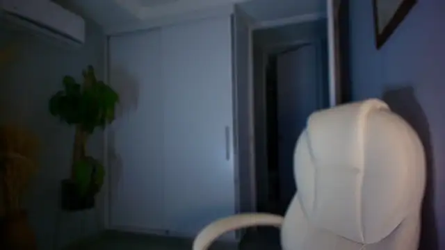 auroracaruso11 online show from September 22, 11:14 pm