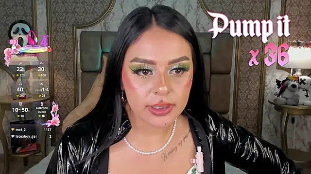 SoffiQueen online show from November 4, 9:09 pm