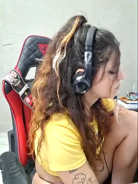 luuhcat09 online show from April 13, 6:30 pm