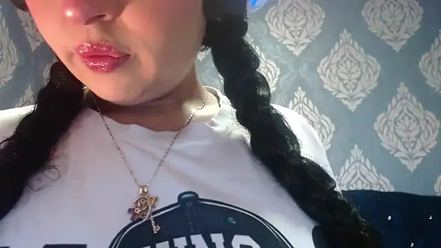 Sofiacowperx online show from June 4, 9:30 pm