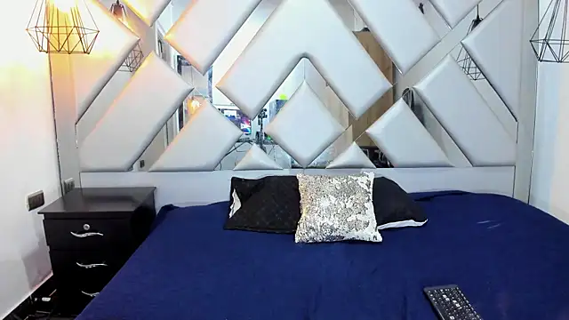 Nahomi-Hill online show from January 9, 1:21 am