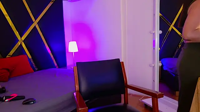 Adel Nesbiit online show from April 8, 7:49 pm