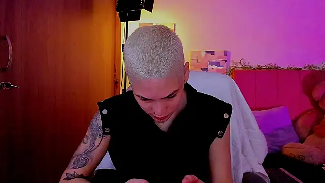 Charlee pink online show from April 8, 5:59 pm