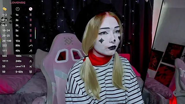 ElswythCovil online show from September 12, 4:02 am