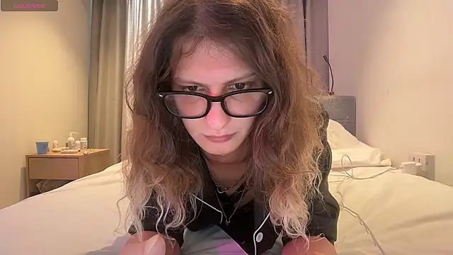 Alice Pinkhead online show from April 10, 9:15 am