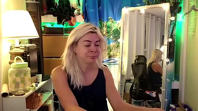 cunty tranny lydia online show from October 1, 4:50 am