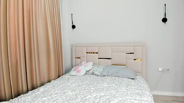 Lola Peach online show from December 23, 4:49 am