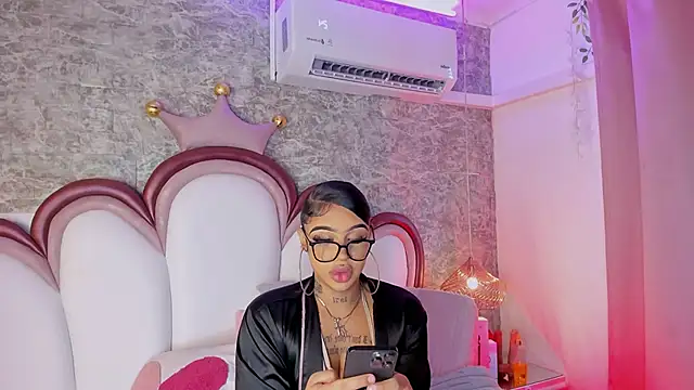 Mia Jansen online show from April 24, 1:25 pm