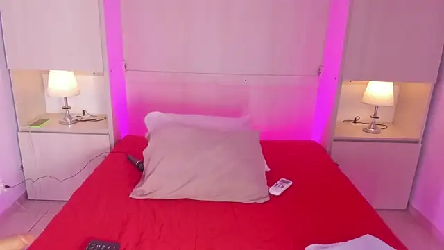 EmilyyStuart online show from June 5, 3:43 am