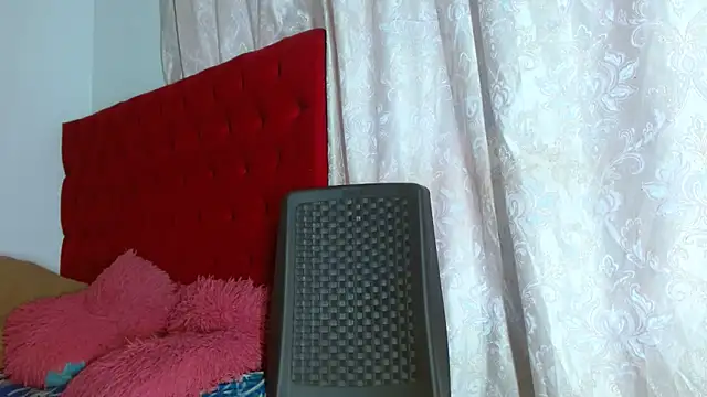 cristinamontiel online show from October 7, 3:27 pm