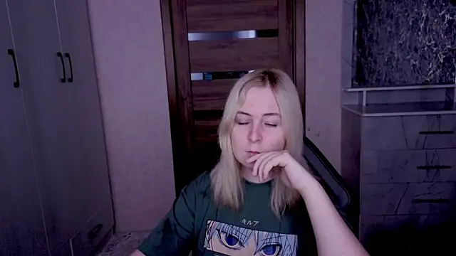 Kristy-Max online show from March 25, 7:39 pm