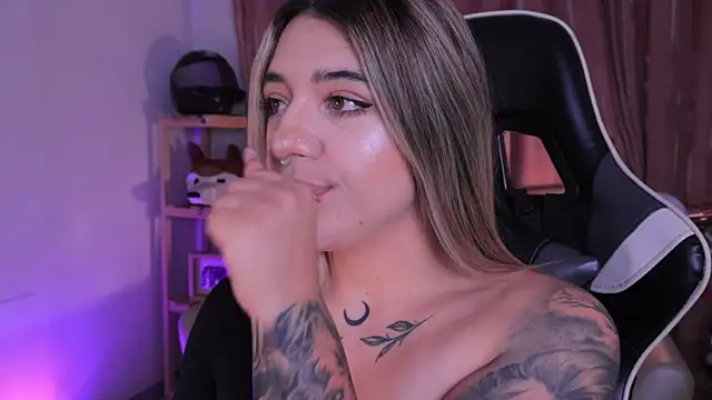 ashleyvalirya online show from November 14, 4:12 am