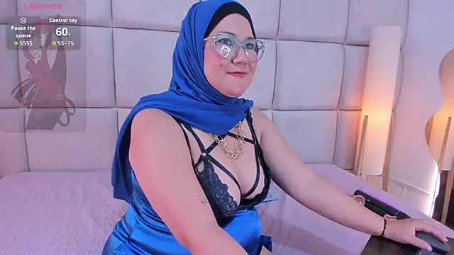 Scarlette 33 online show from March 25, 2:28 am