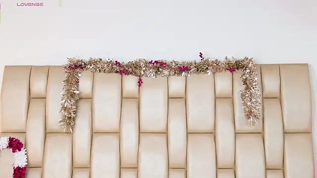 Alexa Miss online show from December 22, 8:34 pm