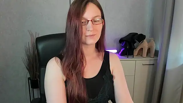 emmaxDelight online show from July 10, 7:42 am