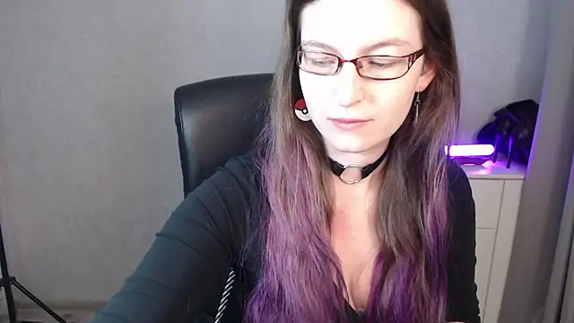 emmaxDelight online show from October 27, 6:31 am