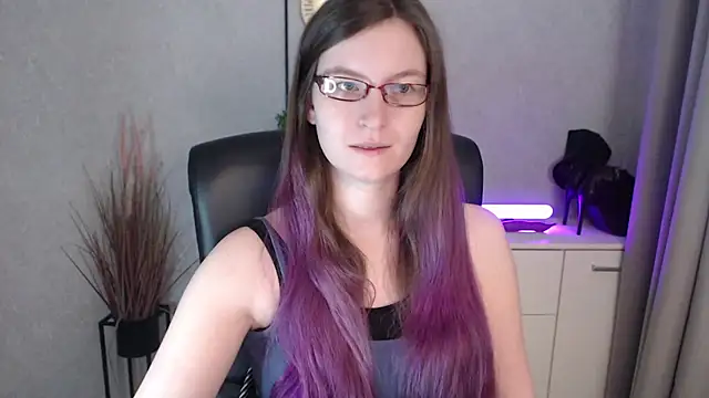 emmaxDelight online show from November 27, 6:38 am