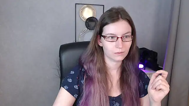 emmaxDelight online show from September 15, 5:49 am