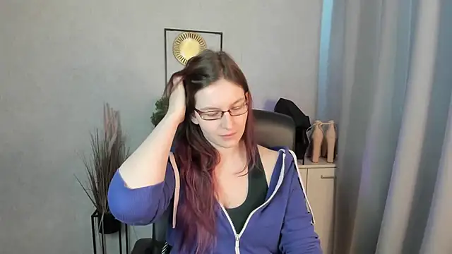 emmaxDelight online show from April 17, 5:31 am