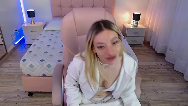 zoe jones13 online show from November 6, 3:45 am