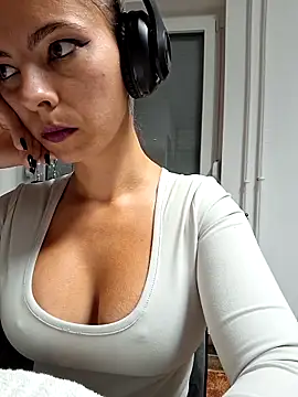 allinqueen online show from September 25, 11:35 pm