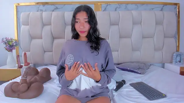 Hanna lens online show from February 13, 5:25 pm