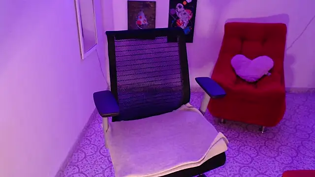 VenussTits97 online show from October 28, 4:57 pm