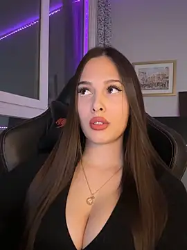 EricaWalls online show from March 25, 8:34 pm