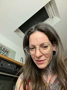 BrownieyQueen online show from February 5, 5:49 pm