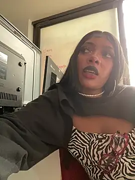 TIFFANYYSTAR online show from January 16, 7:10 pm