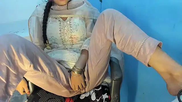 aarjulove online show from December 4, 4:30 pm