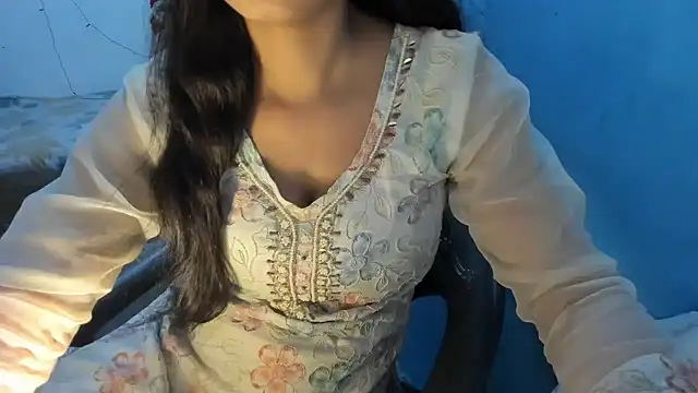 aarjulove online show from April 7, 7:21 am