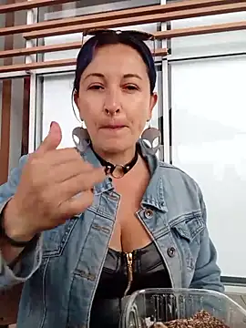 sophie banger online show from February 10, 8:45 pm