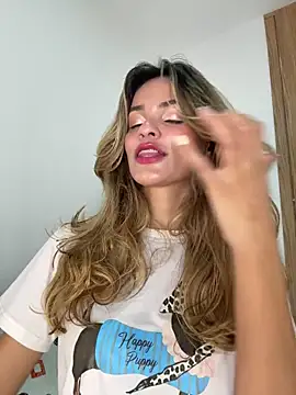 cuteluci  online show from June 3, 11:11 am