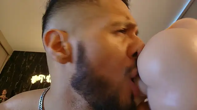 Cutetitslatin online show from October 2, 10:15 pm