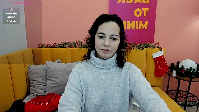 Linda Insatiable online show from December 4, 1:30 am