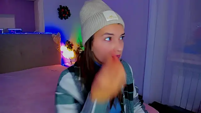 Laura Leee online show from January 12, 6:18 am