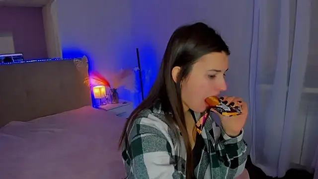 Laura Leee online show from February 3, 6:51 am