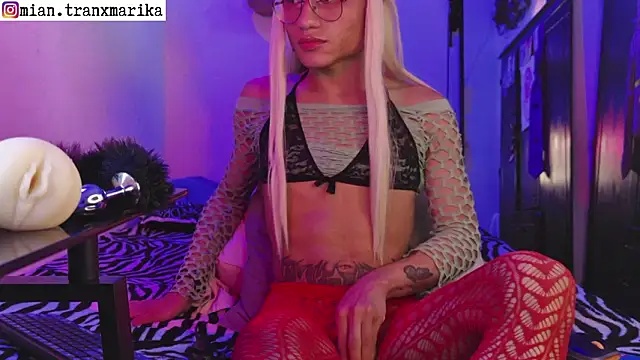 MianCuntyDoll online show from March 10, 7:40 pm