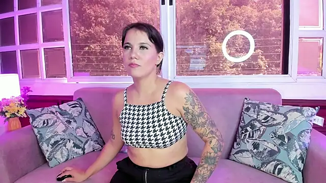 MelaniieRoux online show from September 29, 7:30 pm