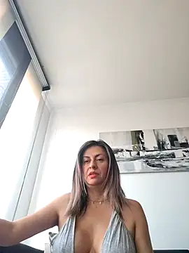 Latiinvenushot online show from March 16, 2:10 pm