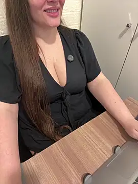 Sophie Eaton online show from December 19, 8:45 pm