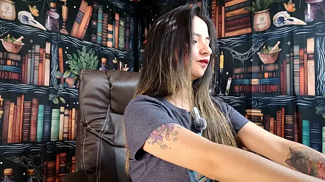 julietta   jackson online show from April 2, 9:01 pm