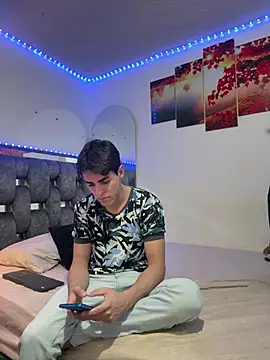 Alex and Fabian online show from February 20, 3:05 am