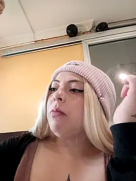 madelaine- online show from April 17, 9:50 pm