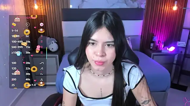 cassiehoward14 online show from November 18, 7:15 pm